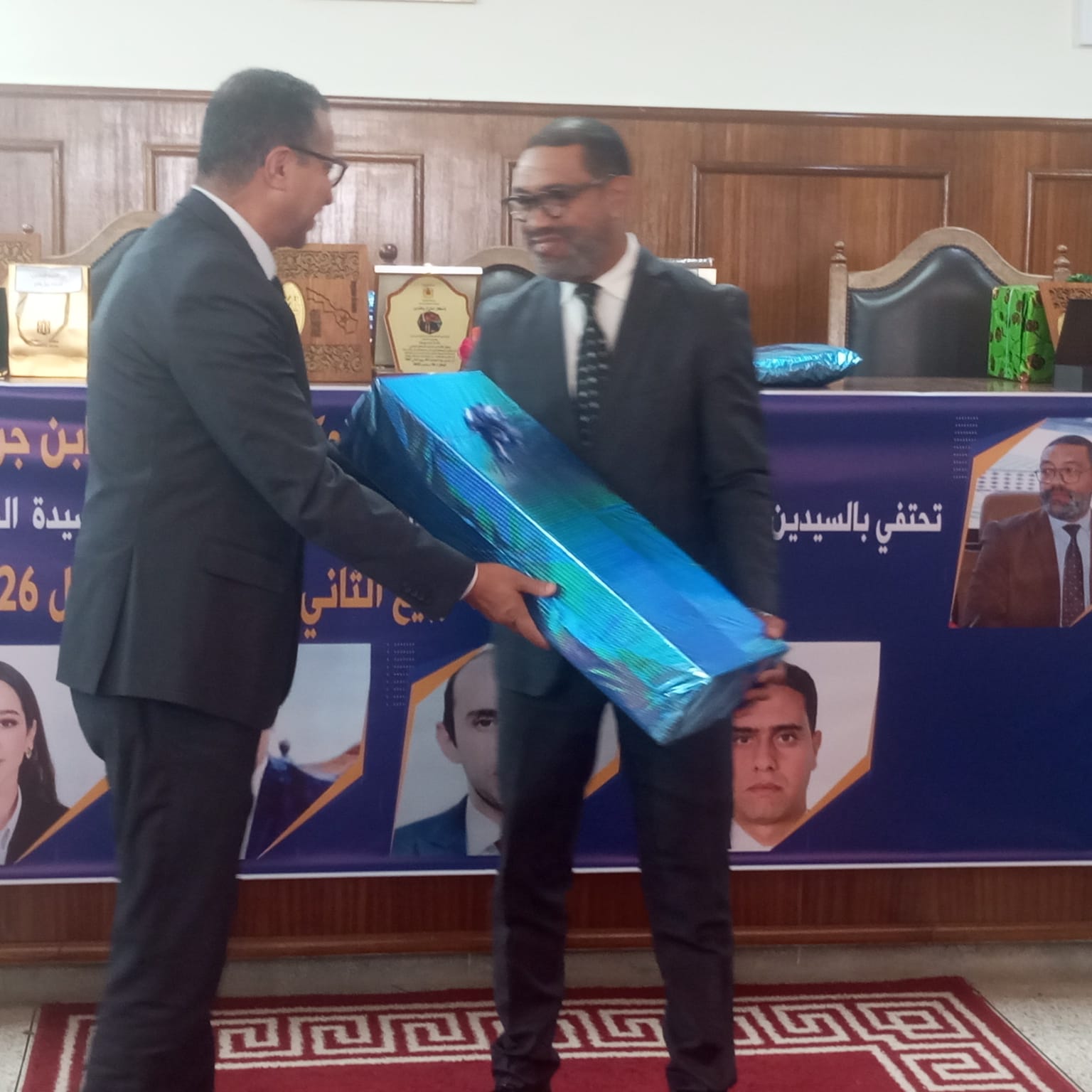 IMG-20250927-WA0078 عمالة إقليم الرحامنة تحضر احتفال أسرة العدالة بابن جرير تكريماً لمسؤوليها القضائيين وموظفيها المنتقلين