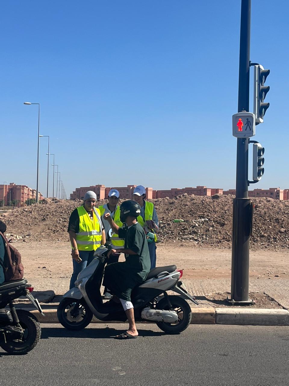 IMG-20251031-WA0237 جمعية أصدقاء البيئة بجهة مراكش آسفي تستأنف حملاتها التحسيسية حول السلامة الطرقية تحت شعار "دراجة آمنة… من أجل الحياة"