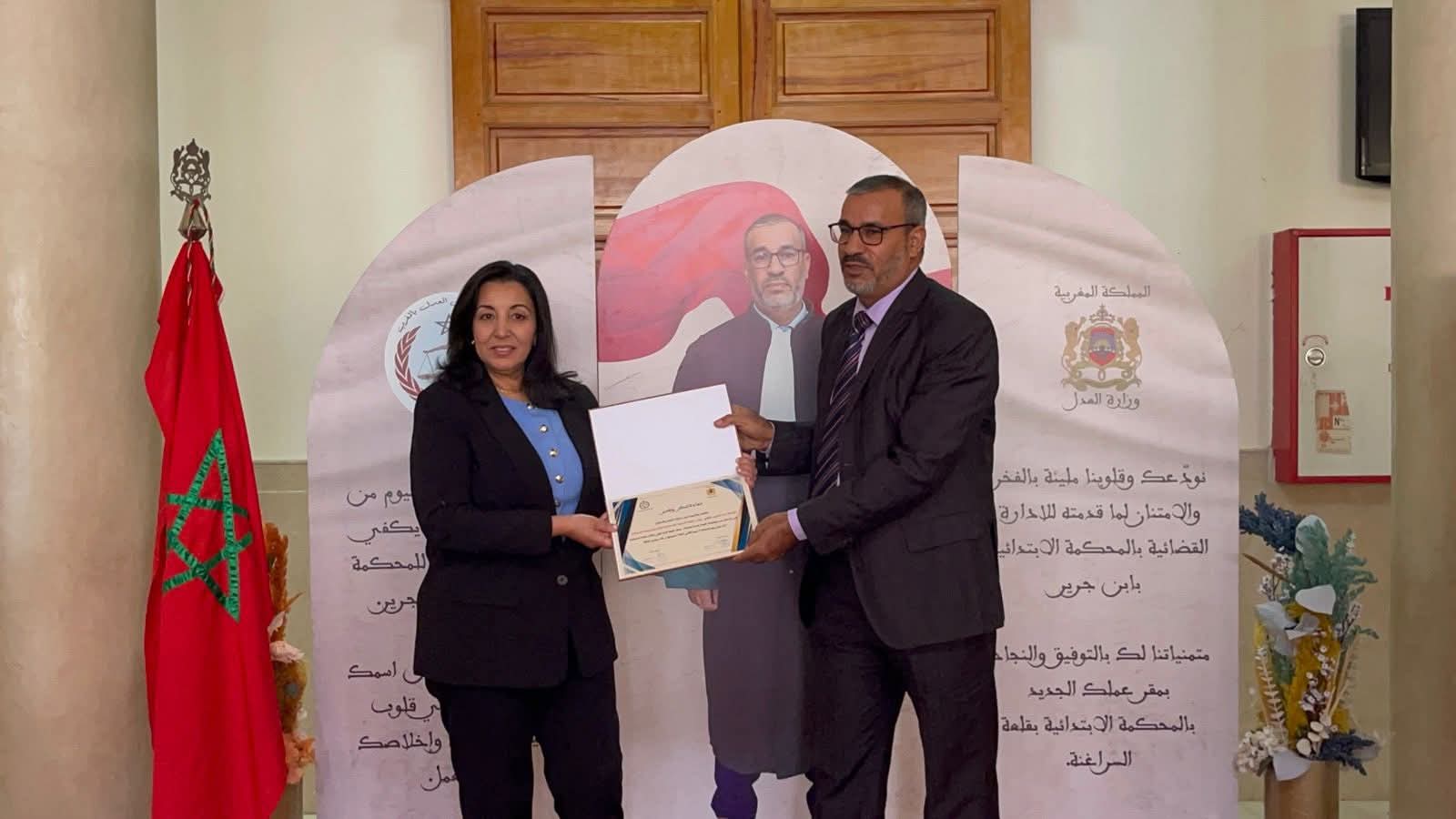 FB_IMG_1762960793171 تكريمٌ مستحق لرجلٍ ترك بصمته"14 سنة من العطاء تُختتم بلحظة تقدير: تكريم عبد الكريم الناوي" في صرح العدالة بابن جرير.