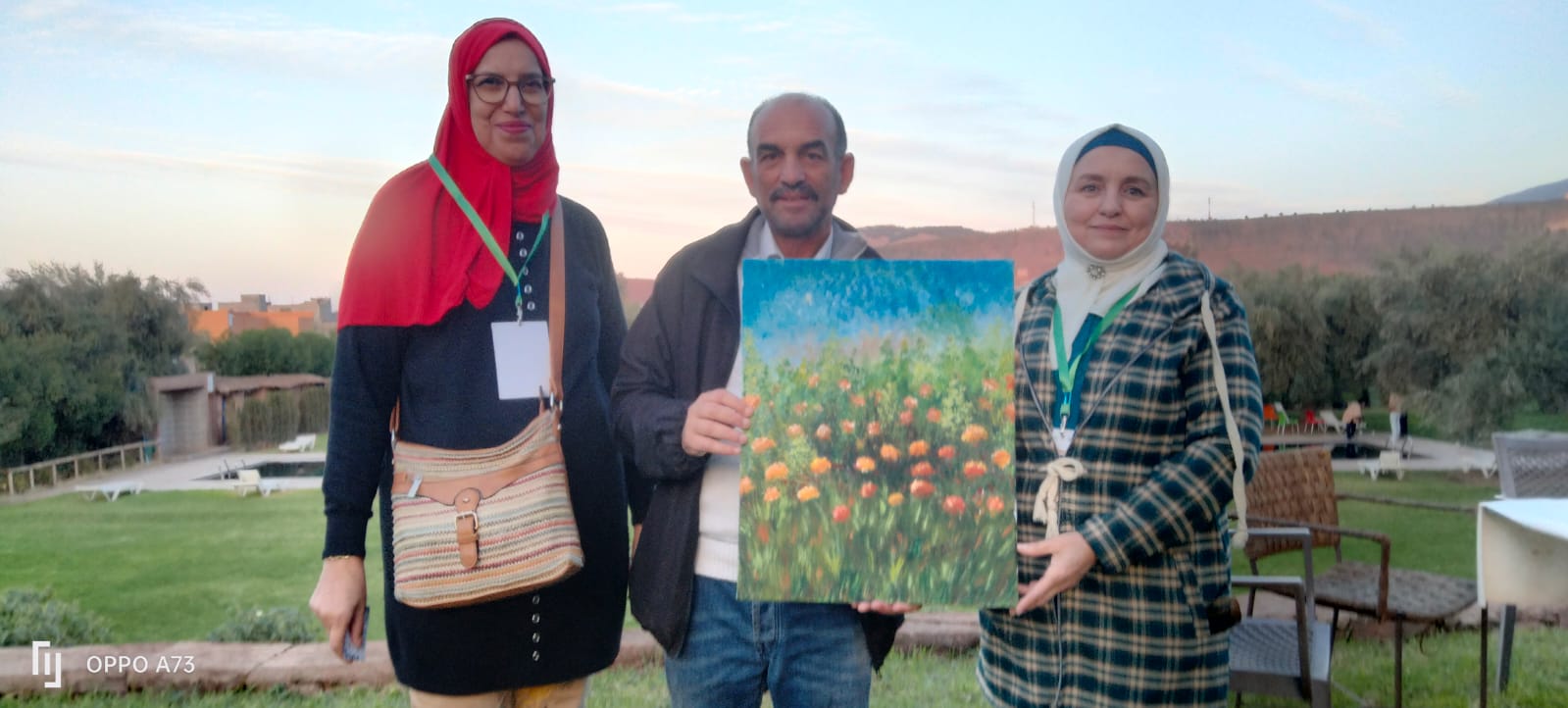 IMG-20251127-WA0337 فنانون مغاربة ونقاد الفن يلتقون بمراكش في دورة أولى ناجحة لملتقى "ألوان البيئة الاجتماعية"