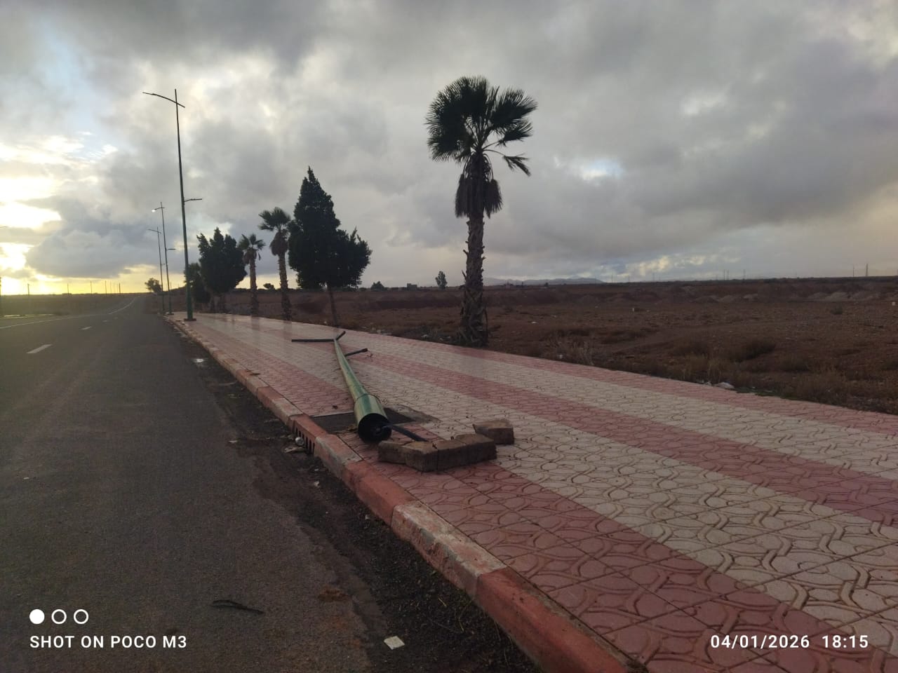 IMG-20260105-WA0257 جماعة بوروس اقليم الرحامنة...سقوط أعمدة كهربائية بالشارع الرئيسي يفضح الإهمال ويهدد سلامة المواطنين