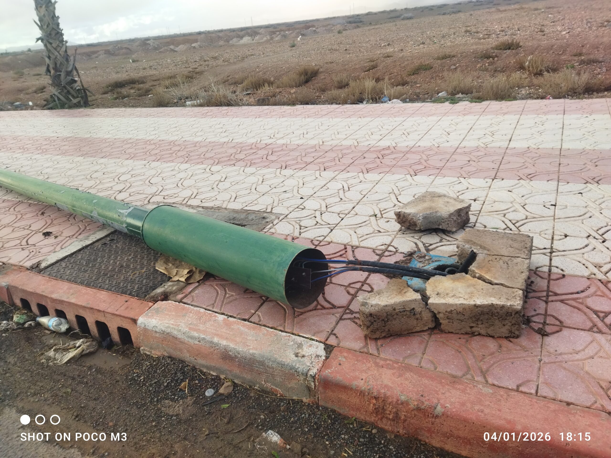 IMG_20260104_181531-scaled جماعة بوروس اقليم الرحامنة...سقوط أعمدة كهربائية بالشارع الرئيسي يفضح الإهمال ويهدد سلامة المواطنين