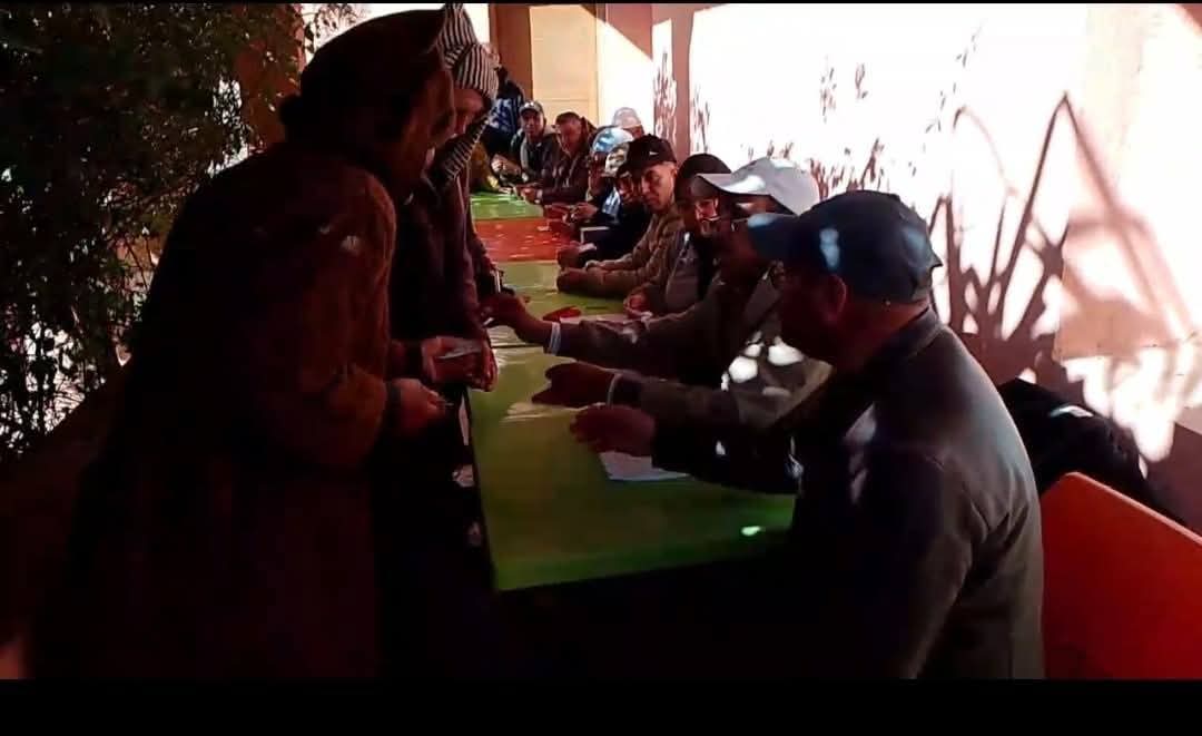 FB_IMG_1771952754992 صخور الرحامنة تحتضن عملية توزيع "قفة رمضان"  لدعم الأسر الهشة