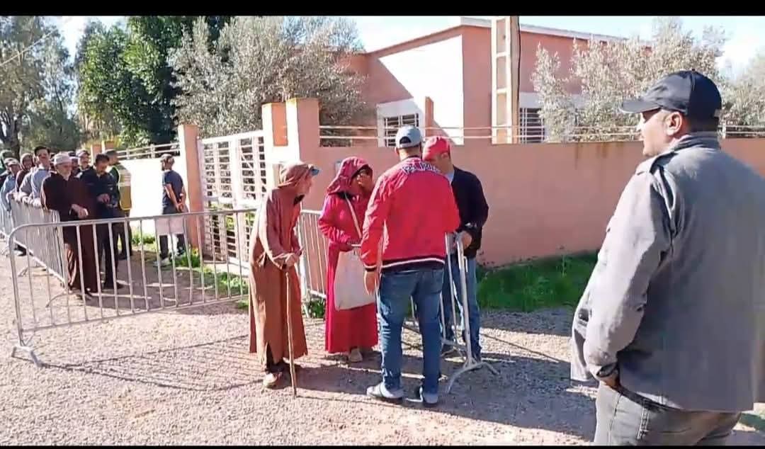 FB_IMG_1771952758758 صخور الرحامنة تحتضن عملية توزيع "قفة رمضان"  لدعم الأسر الهشة