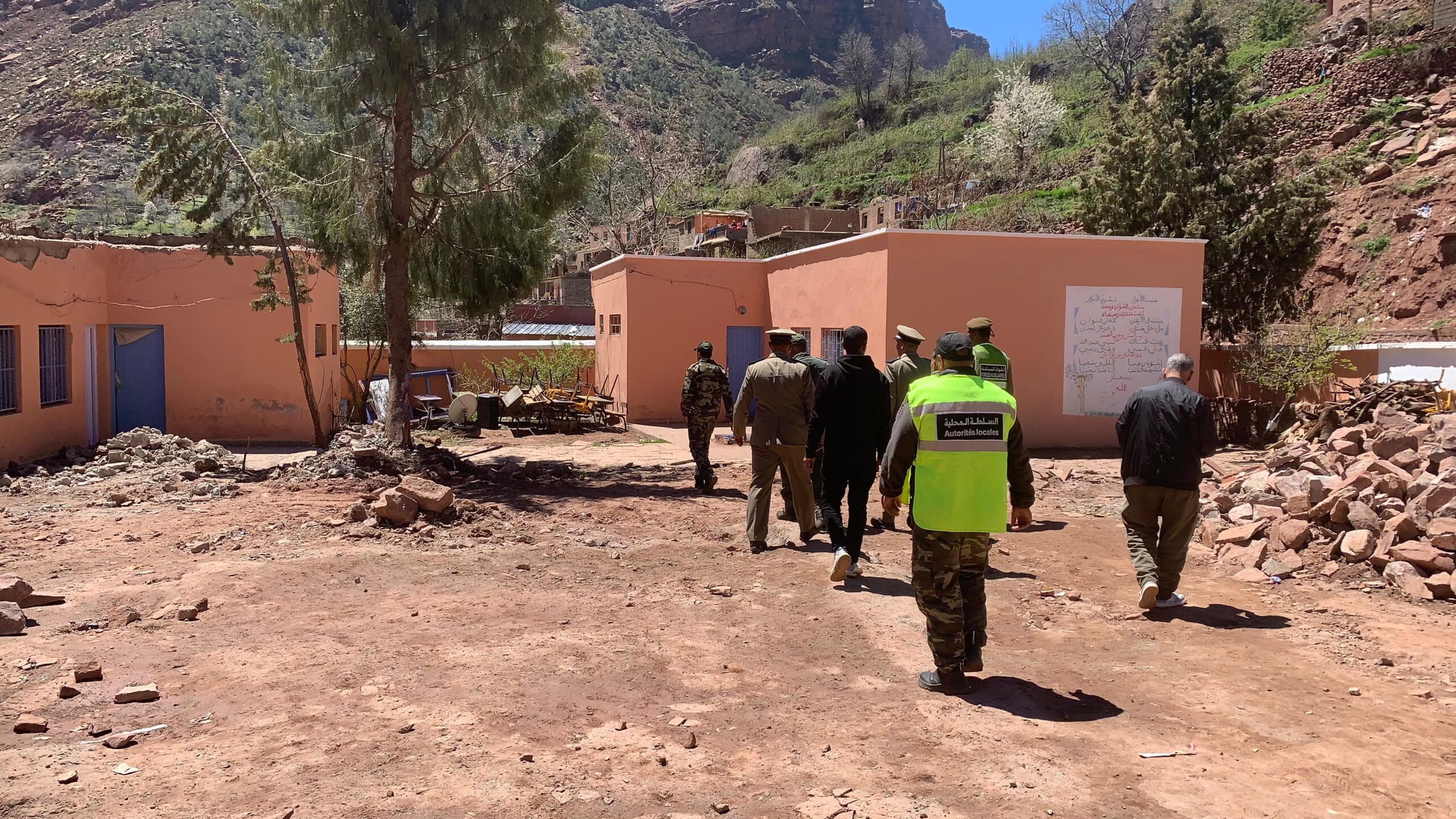 IMG-20260415-WA0016-scaled حركة ميدانية تقودها السلطة المحلية بقيادة ستي فاطمة بتنظيم العمومي ومواكبة الاوراش التربوية بجماعة اوكايمدن